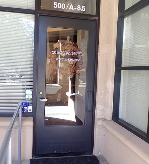 Front entry of Oak Ridge Dental office building