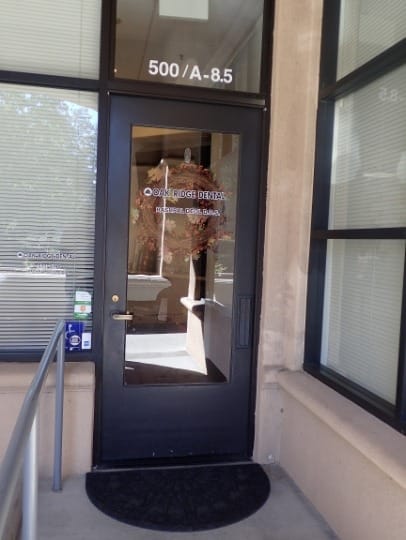 Front entrance of Oak Ridge Dental office